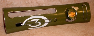 This plate was painted Master Chief green, as close as possible to the color of the Halo 3 SE Console, with a pin/logo of MC's helmet attached to the power button.