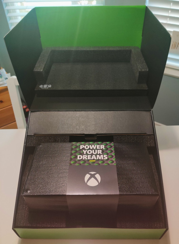 Video: First reaction to unboxing the Xbox Series X
